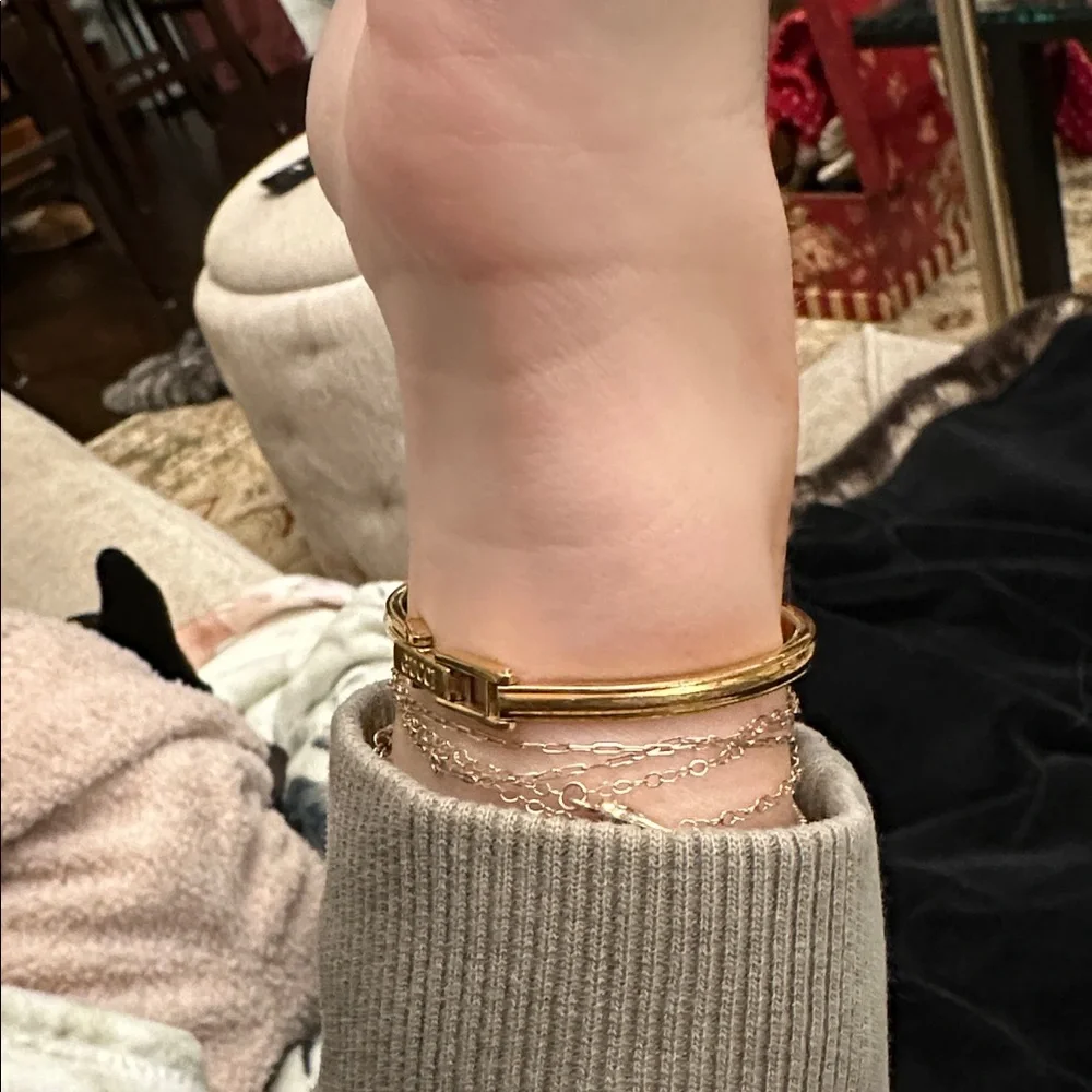 Gucci Bezel Elegant Gold Watch